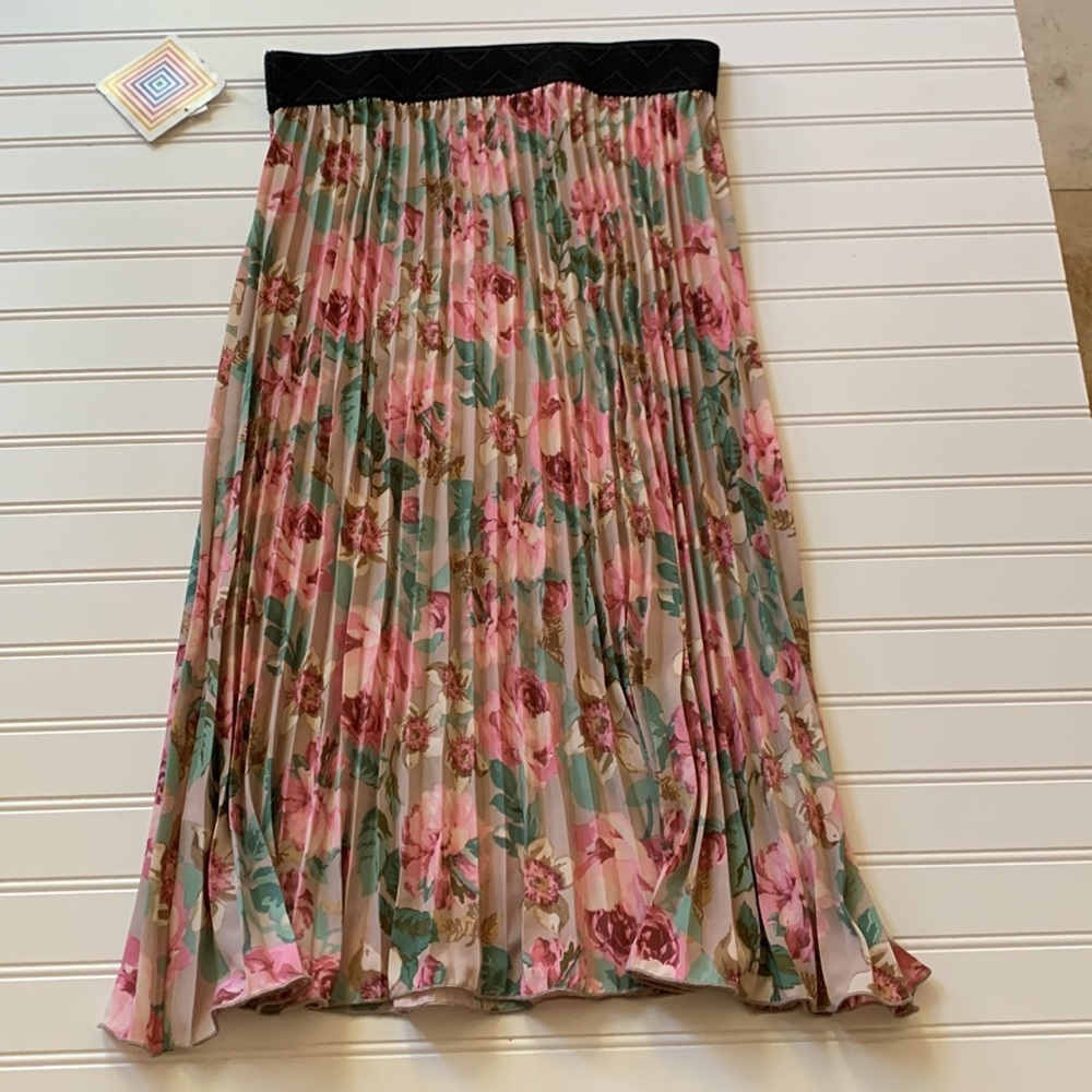NWT- LuLaRoe Jill-S Skirt